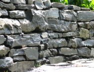 Particolare di un muro a secco realizzato con pietra arenaria